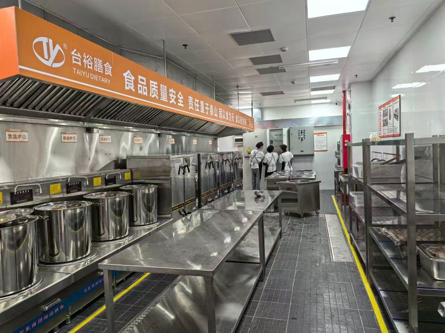 如何選擇專業食堂承包公司？5大核心標準+臺裕膳食集團解決方案